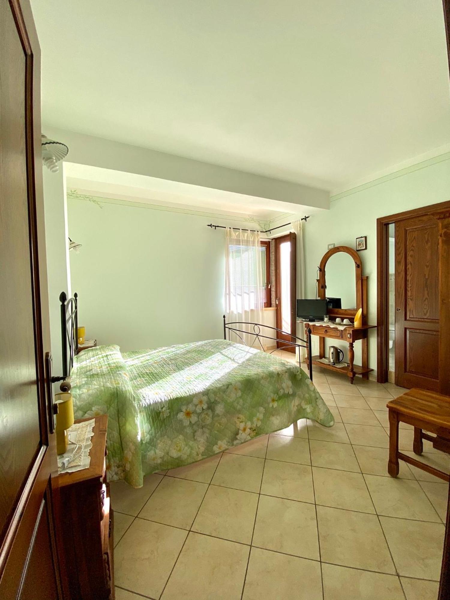 Bed and Breakfast Il Ritrovo Delle Volpi Аджерола Экстерьер фото