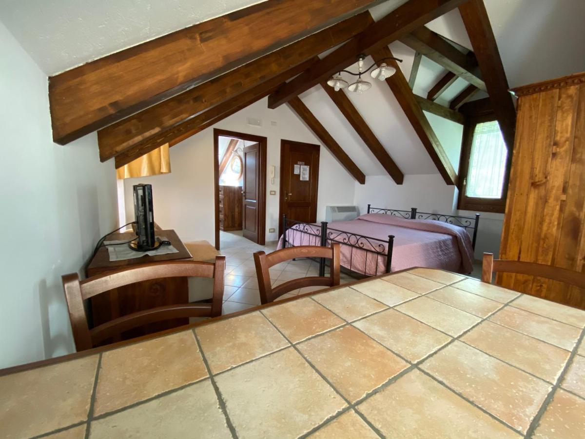 Bed and Breakfast Il Ritrovo Delle Volpi Аджерола Экстерьер фото