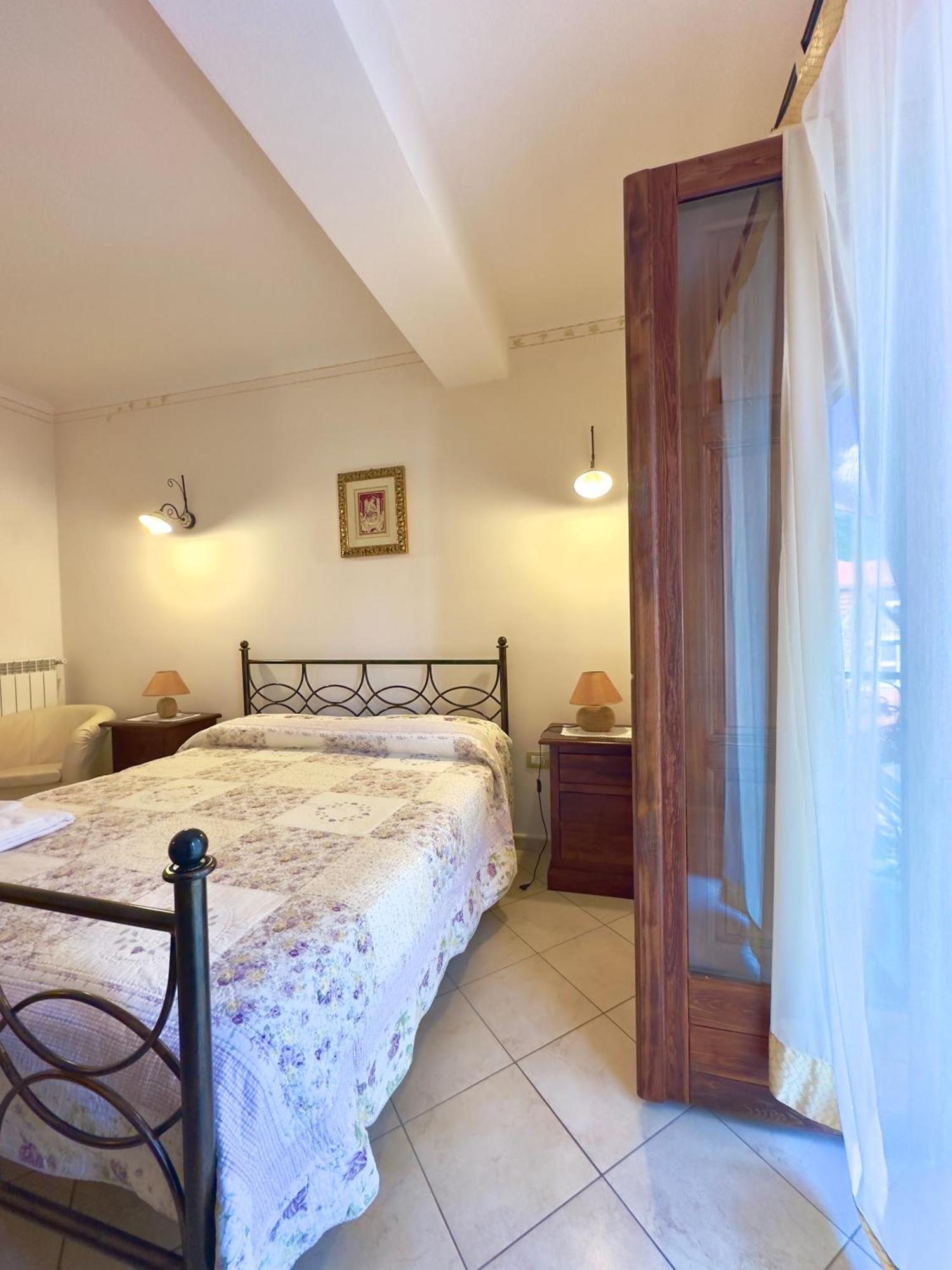 Bed and Breakfast Il Ritrovo Delle Volpi Аджерола Экстерьер фото