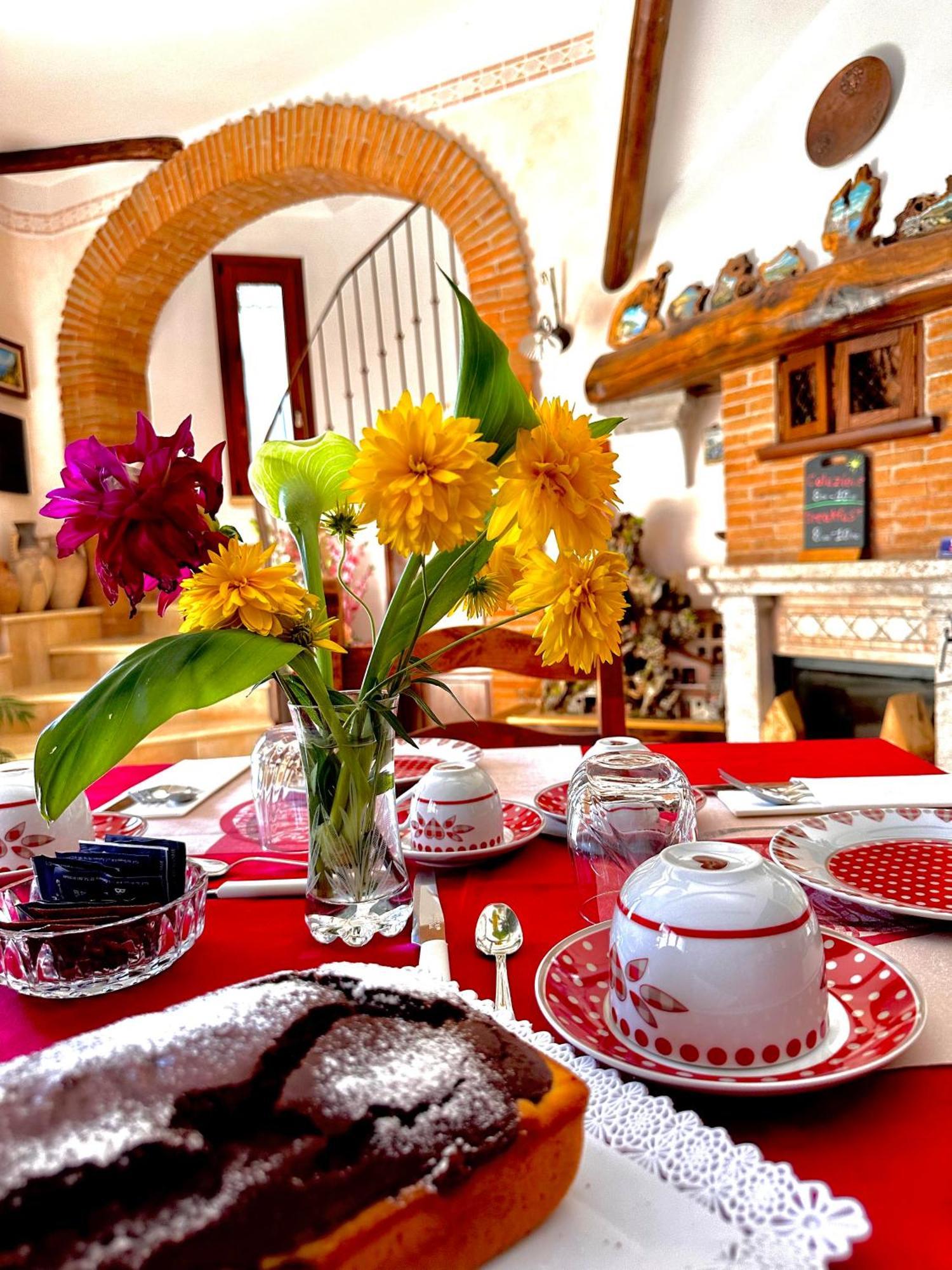 Bed and Breakfast Il Ritrovo Delle Volpi Аджерола Экстерьер фото