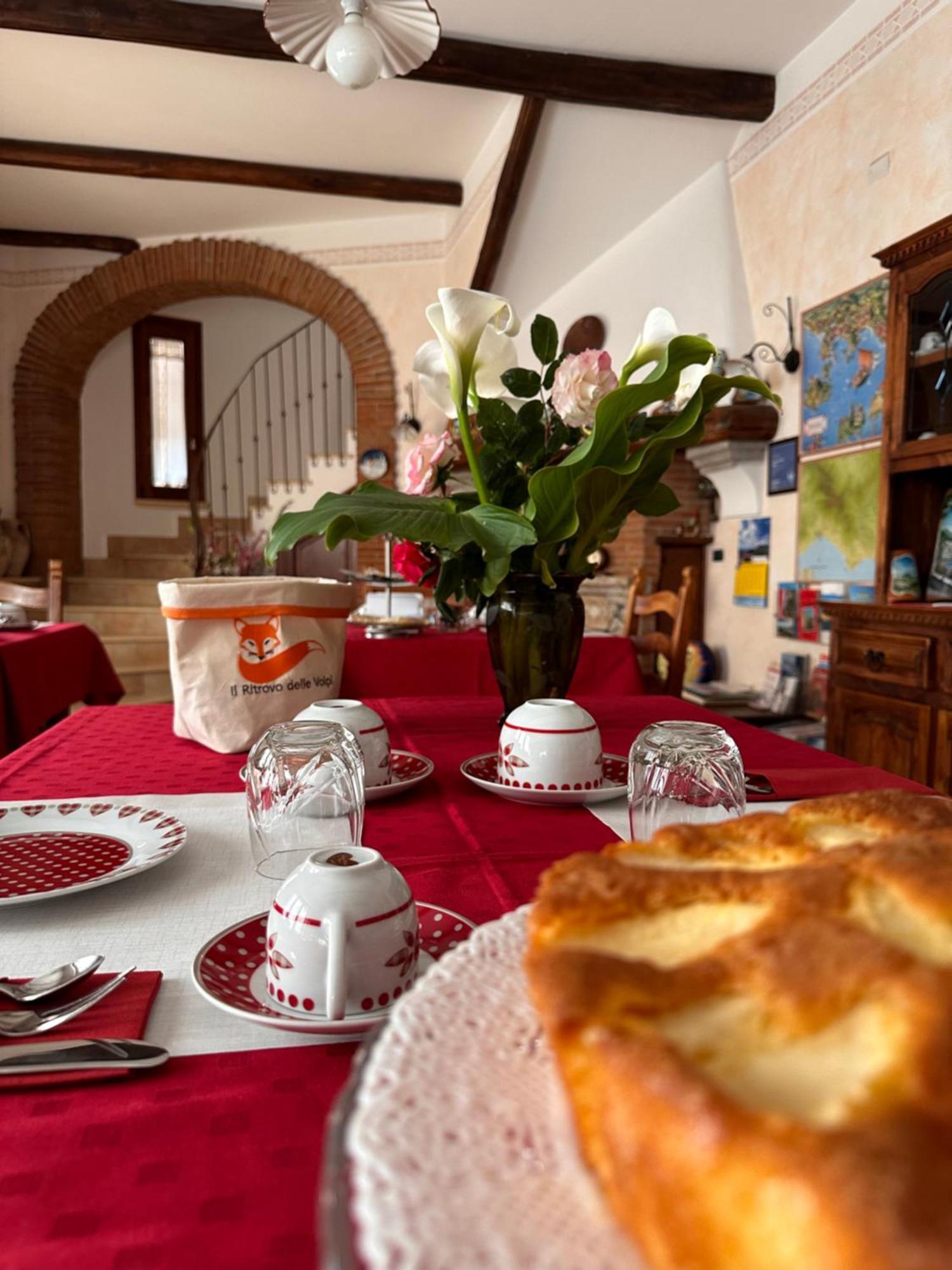 Bed and Breakfast Il Ritrovo Delle Volpi Аджерола Экстерьер фото