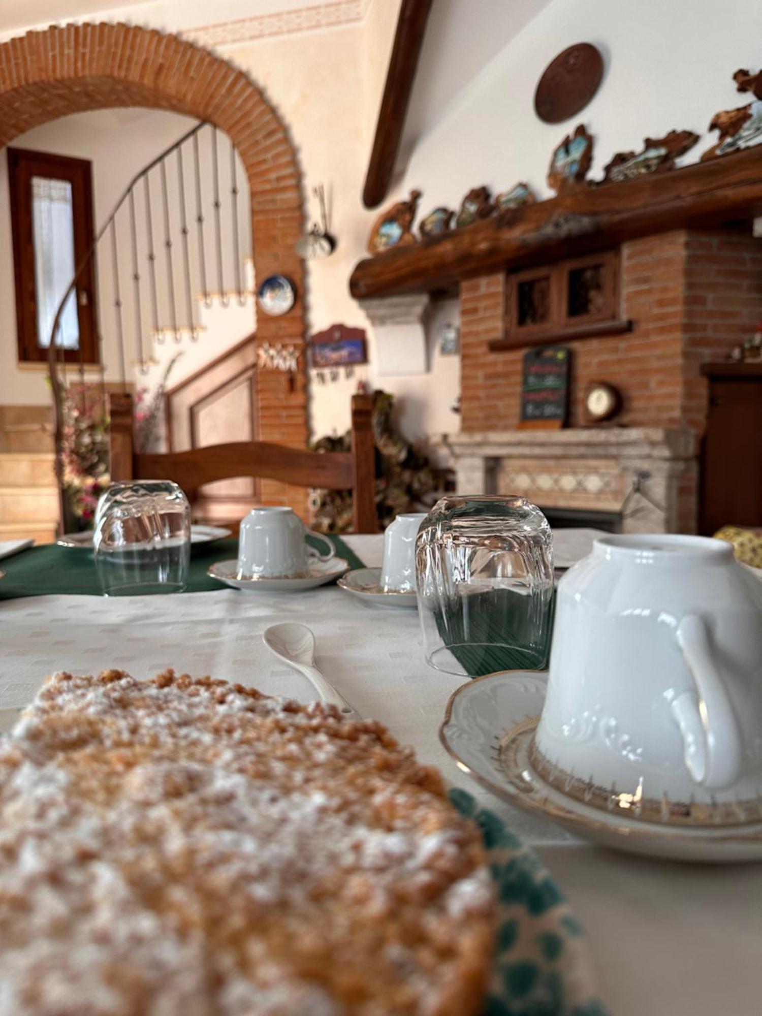 Bed and Breakfast Il Ritrovo Delle Volpi Аджерола Экстерьер фото